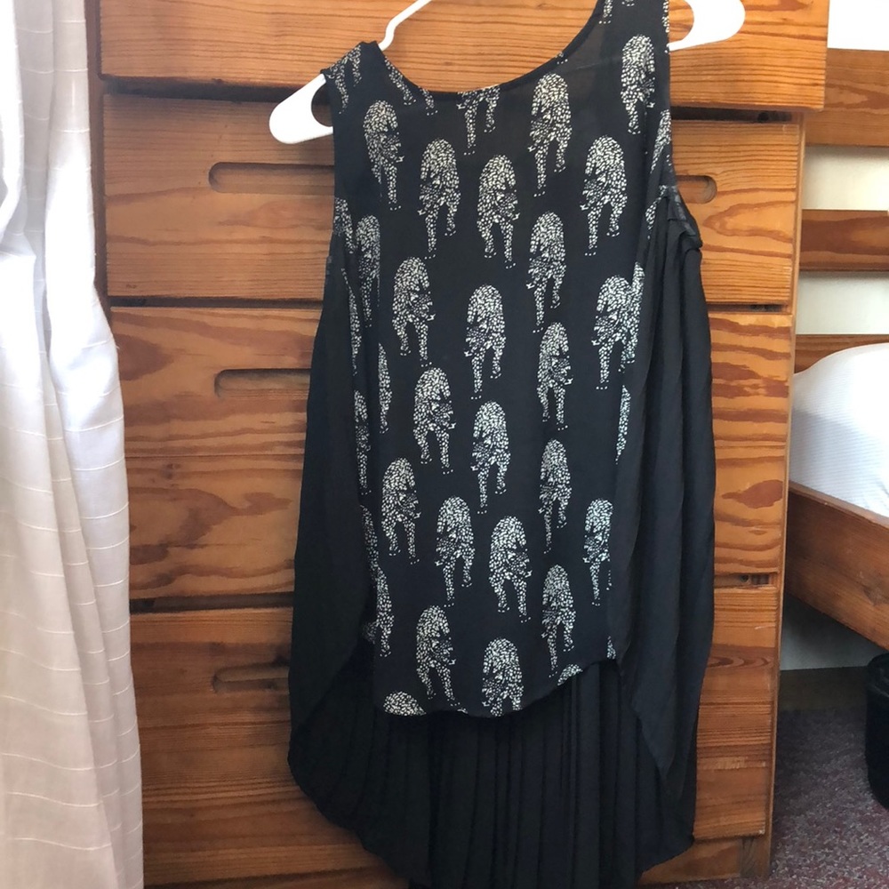 High-low black tank top blouse